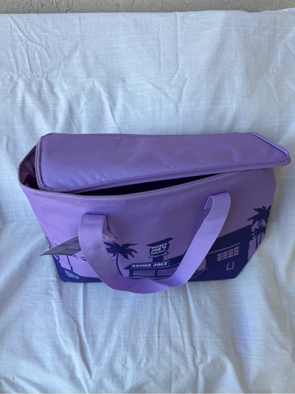 🆕 NWT LARGE💜 Trader Joe’s Reusable Insulated Bag ✨ Holds Up to 8 Gallons! - Picture 4 of 10